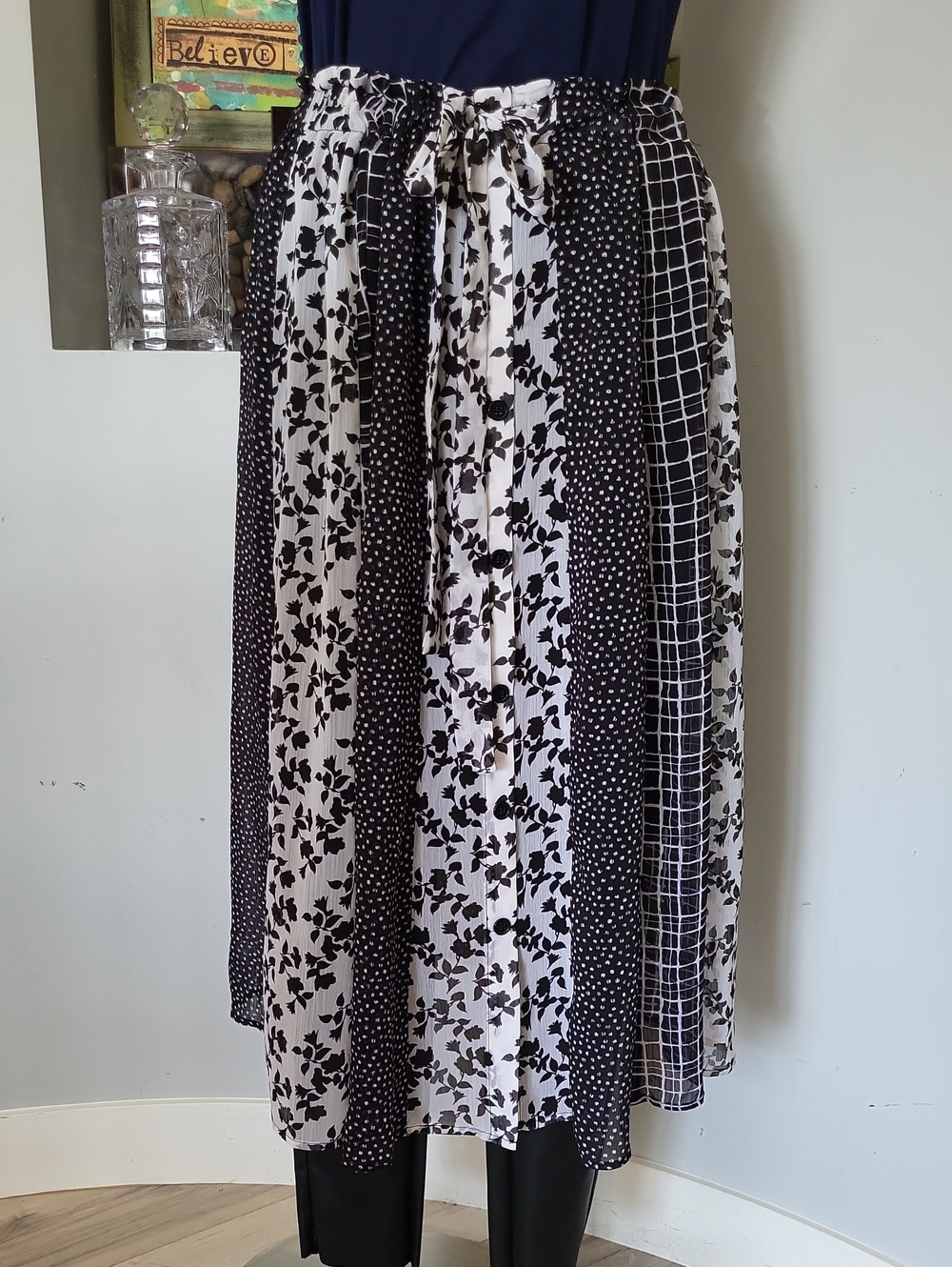 Yest  Black & White Patterned Maxi Skirt Womens size 12